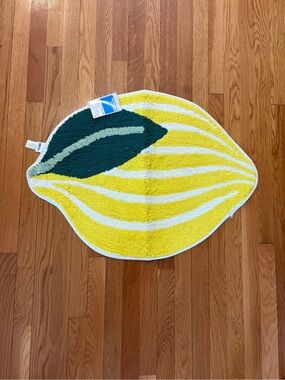 Lemon shaped bath rug - new